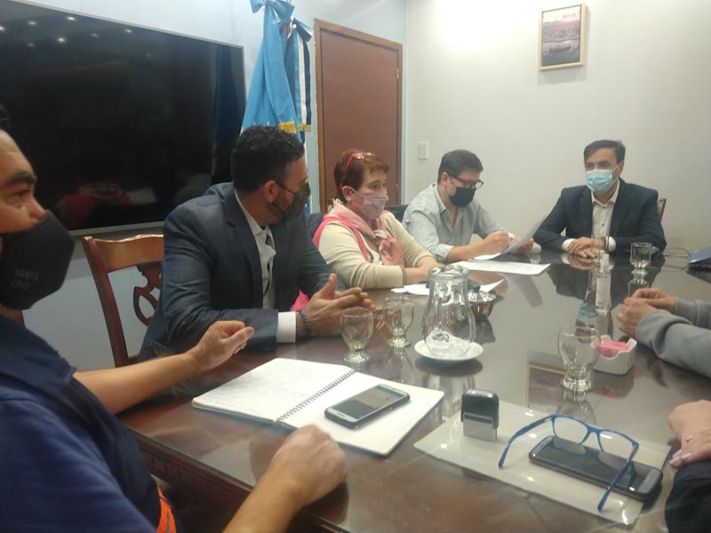 Municipales: Aumento del 12,8 % y además Re categorizaciones, descongelan plus y evalúan el regreso de horas extras