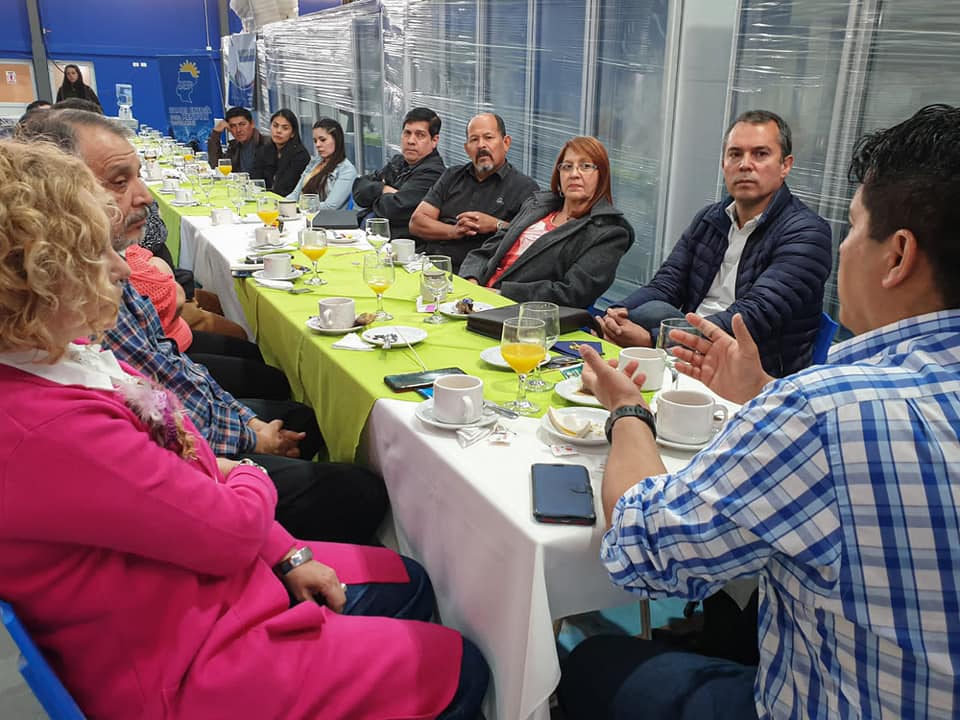 Campaña: Claudio Vidal compartió un desayuno de trabajo con Pastores en Rio Gallegos.