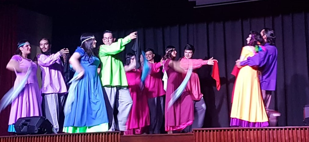 Se presento la Obra: «Bailar es nuestra forma de Vivir»