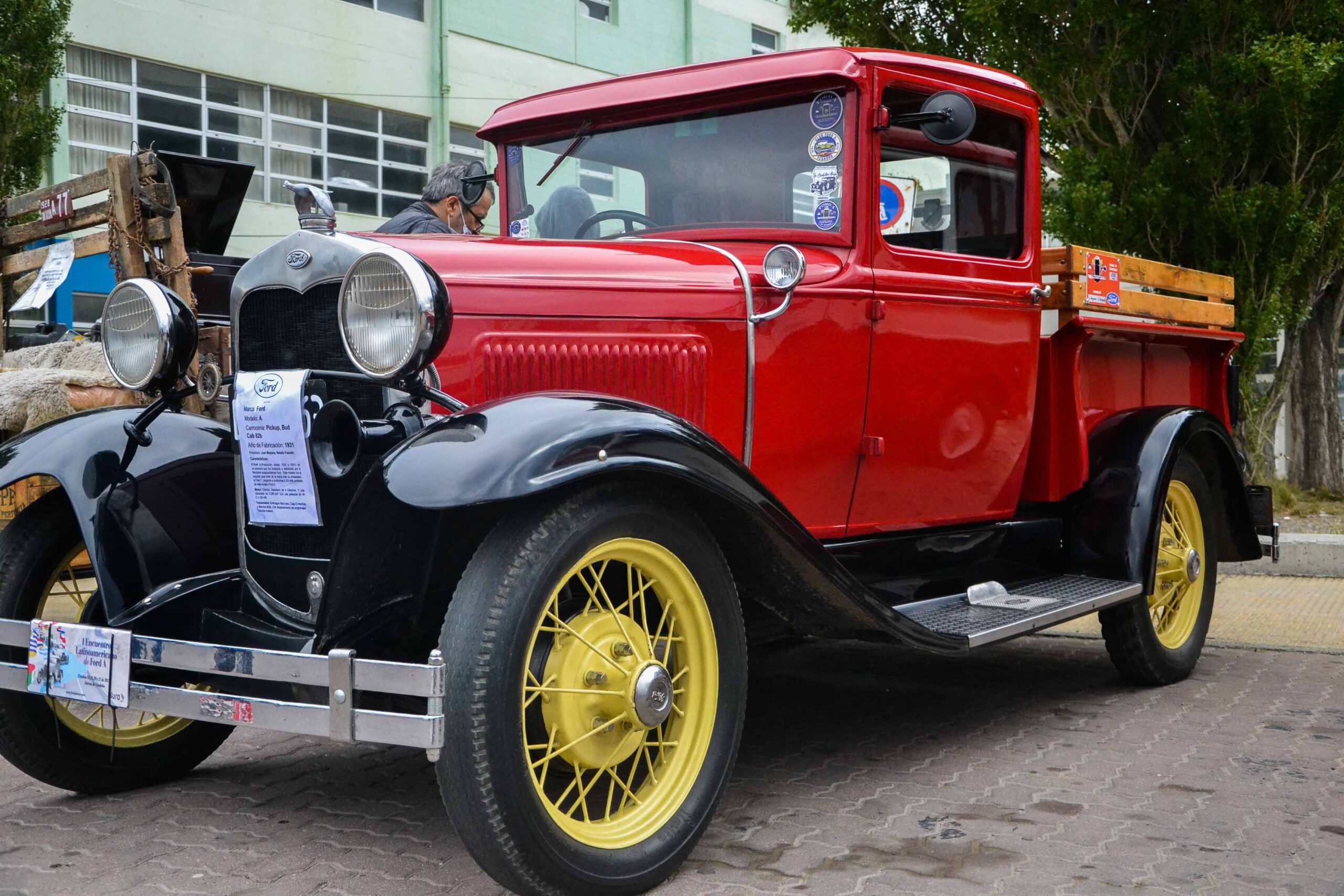 Se realizó la Expo de autos clásicos y antiguos en la Costanera