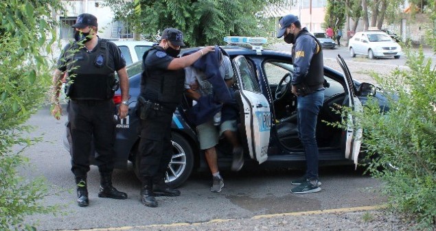 Golpe al Narcotráfico: Detienen a 3 hombres con 8 kilos de cocaina y un millón de pesos.