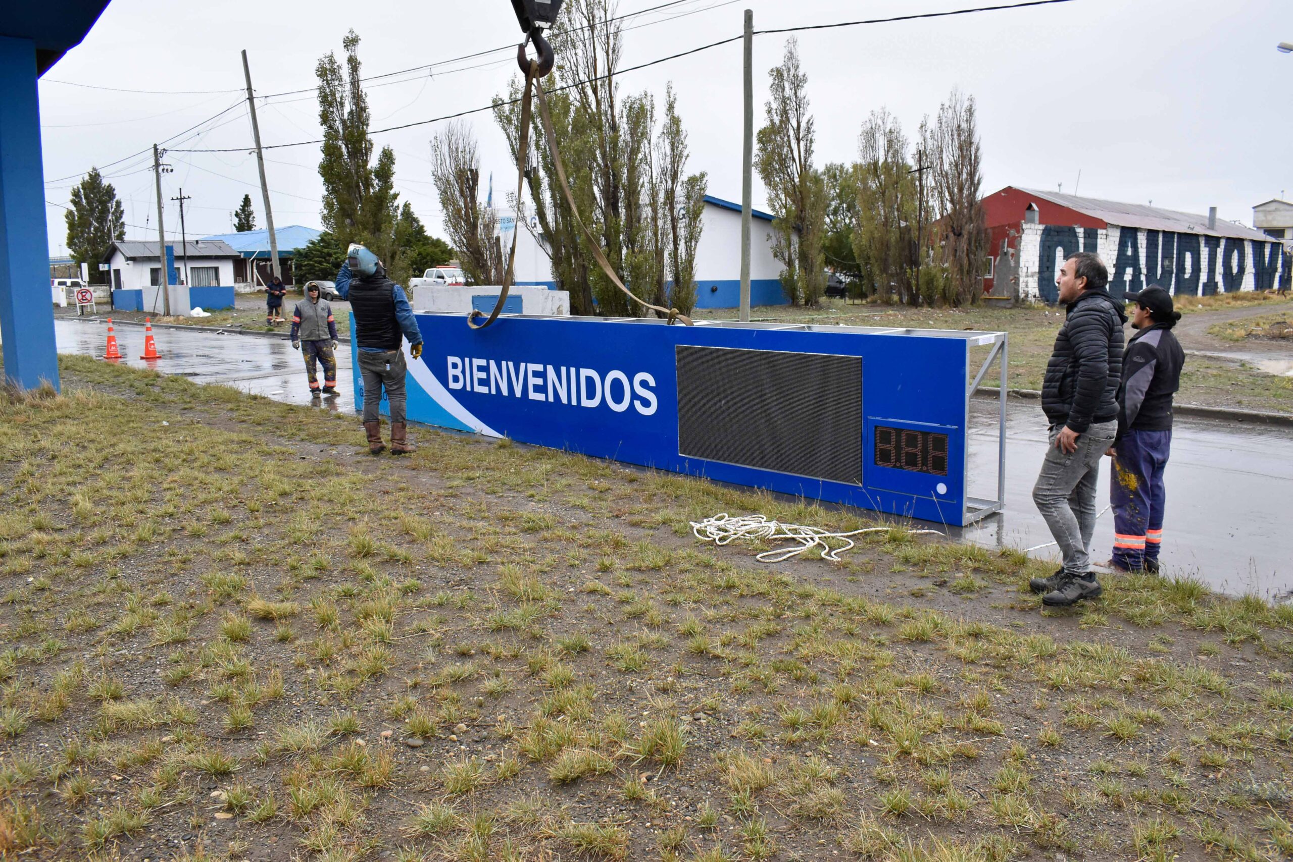 Se instaló el primer radar vehicular y lector de patentes en puente de la Autovía