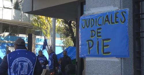 Judiciales suspenden medidas de fuerza