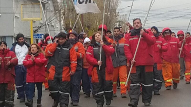Trabajadores de YCRT marcharon a Casa de Gobierno