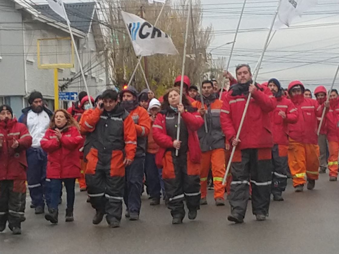 Trabajadores de YCRT marcharon a Casa de Gobierno