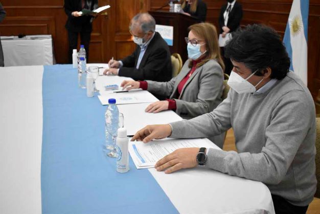 Firma de convenio entre el Ministerio de Desarrollo Social y la Secretaría Nacional de Niñez, Adolescencia y Familia