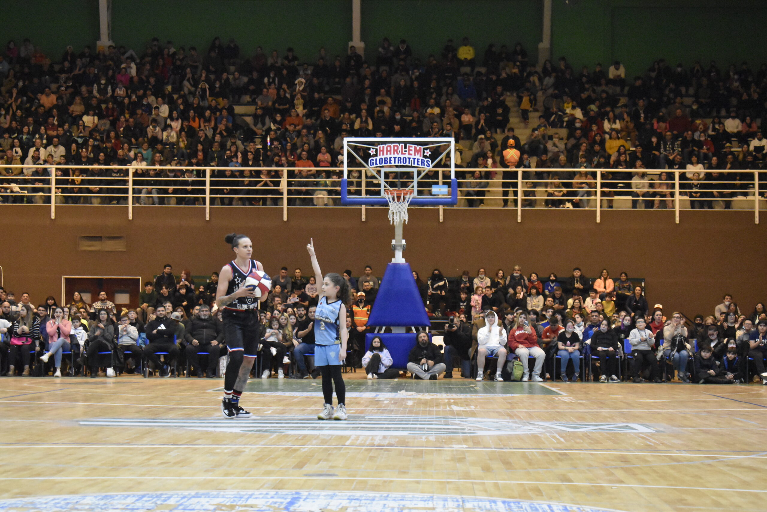 Miles de personas disfrutaron del show de los Harlem Globetrotters en el Boxing Club