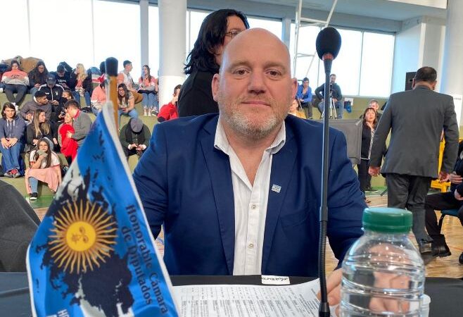 Elorrieta: «Hay Diputados vagos que no quieren trabajar».