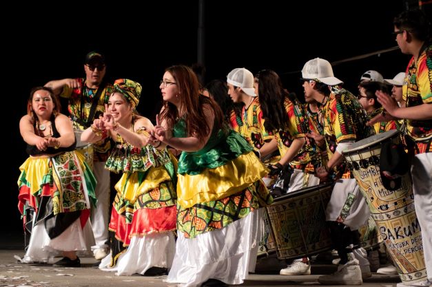 La gente volvió a reencontrarse con el tradicional desfile de carrozas