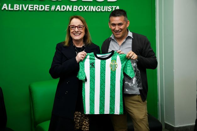Entrega de luminarias al Atlético Boxing Club de Río Gallegos