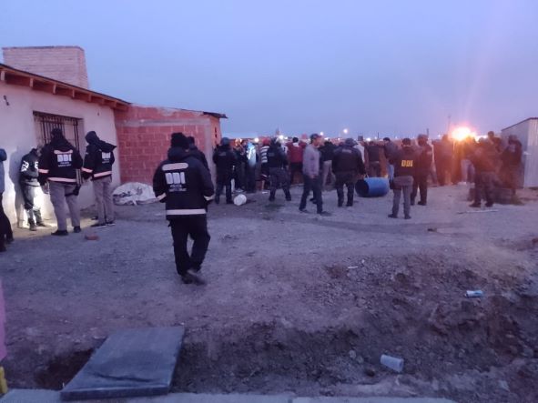 Las Heras: Allanamiento por fiesta clandestina, incautan drogas, vehículos y un detenido