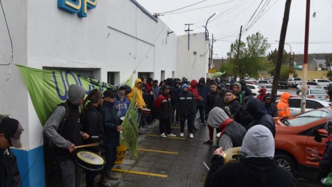 Caleta Olivia: Reclamo de la UOCRA por obras paralizadas