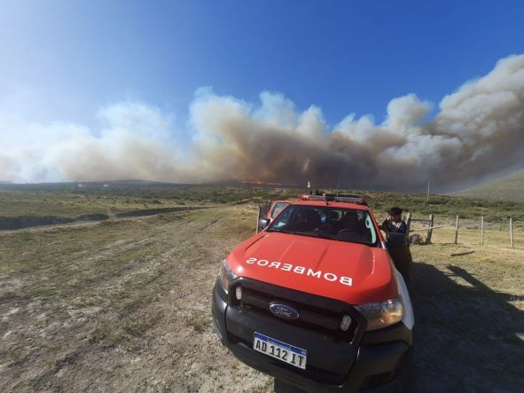 Cañadón Seco: Incendio controlado sobre pasturas en zona rural