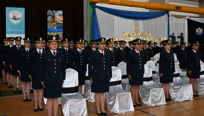 Egresaron 96 nuevos oficiales que se suman a las filas policiales de Santa Cruz