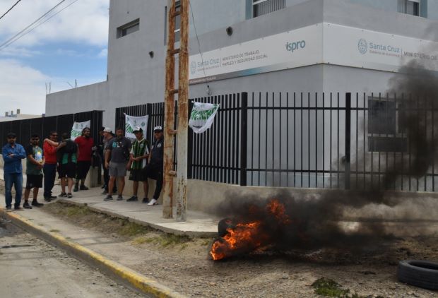 Caleta Olivia: El Bono que nunca llego a los estibadores y güincheros. Otra promesa incumplida mas