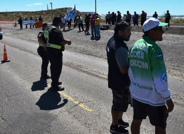 Caleta Olivia: Estibadores y guincheros siguen pidiendo soluciones