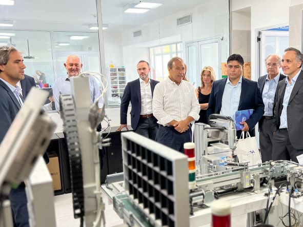 Claudio Vidal y PAE construirán una escuela modelo en Caleta Olivia que contará con profesionales del ITBA