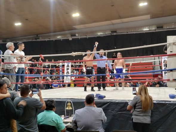 Boxeo: «Locomotora» Castro sigue llenando estadios.