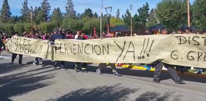 Gobernador Gregores: Reclamo de trabajadores de Vialidad Provincial