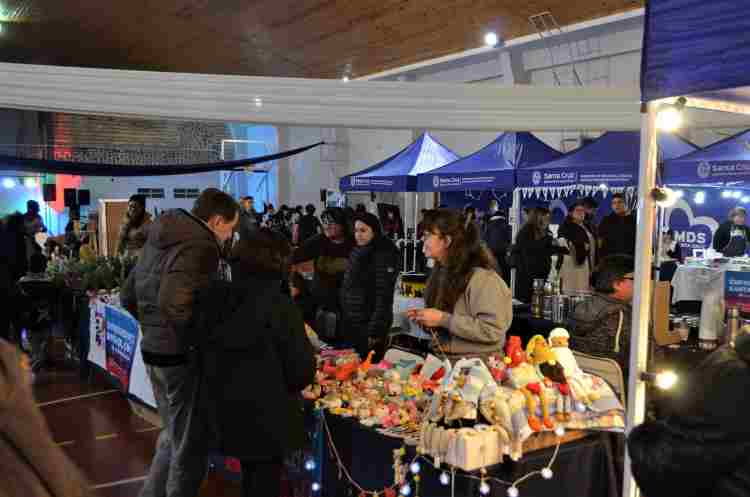 “Hecho por Mí” reunió a los emprendedores santacruceños en el colegio Ladvocat