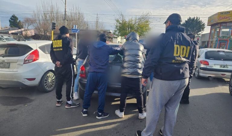 Detienen a Jóvenes con Droga en la capital de Santa Cruz