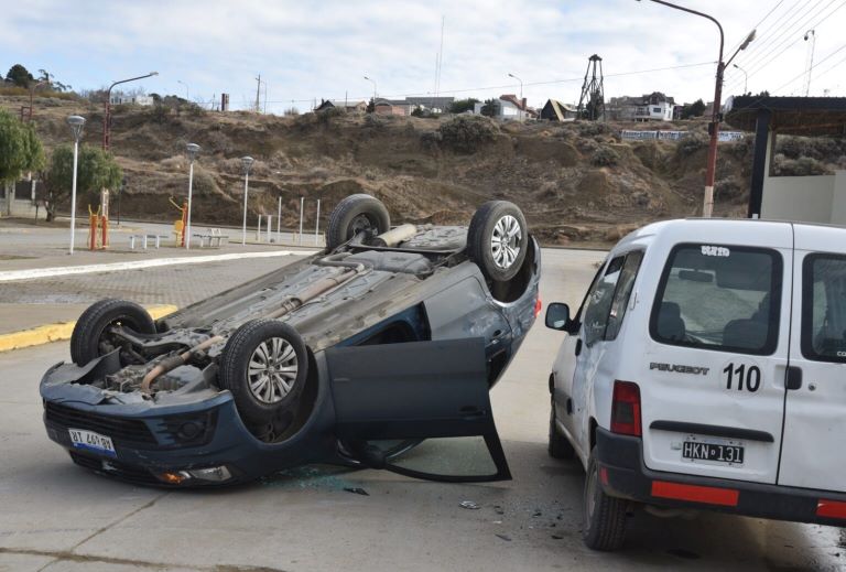 Caleta Olivia: Choque y vuelco