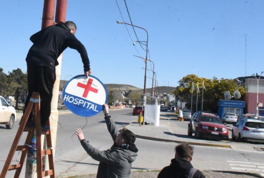 Caleta Olivia: Vecinos realizan tareas de señalamiento por cuenta propia