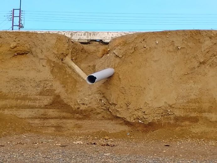 Caleta Olivia: El mar avanza sobre la costanera que en partes se desmorona