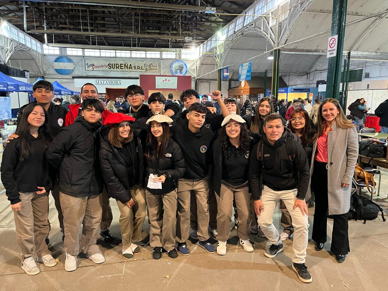 A𝐥𝐮𝐦𝐧𝐨𝐬 𝐝𝐞 𝐥𝐚 𝐄𝐬𝐜𝐮𝐞𝐥𝐚 𝐝𝐞𝐥 𝐕𝐢𝐞𝐧𝐭𝐨 𝐩𝐚𝐫𝐭𝐢𝐜𝐢𝐩𝐚𝐧 𝐝𝐞 𝐮𝐧𝐚 𝐣𝐨𝐫𝐧𝐚𝐝𝐚 𝐭𝐞́𝐜𝐧𝐢𝐜𝐚 𝐞𝐧 𝐥𝐚 𝐒𝐨𝐜𝐢𝐞𝐝𝐚𝐝 𝐑𝐮𝐫𝐚𝐥